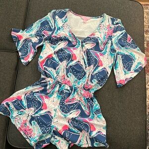 Romper Lilly Pulitzer Blue and Pink Tropical
No belt